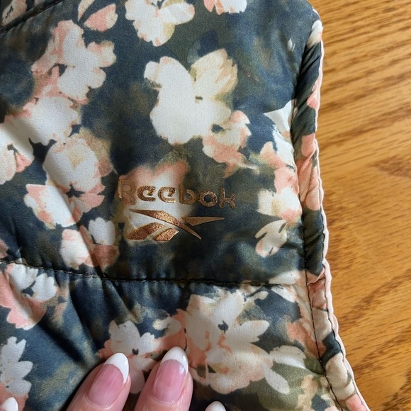 Girls Reebok Floral Down Vest Size 5 - Picture 2 of 5